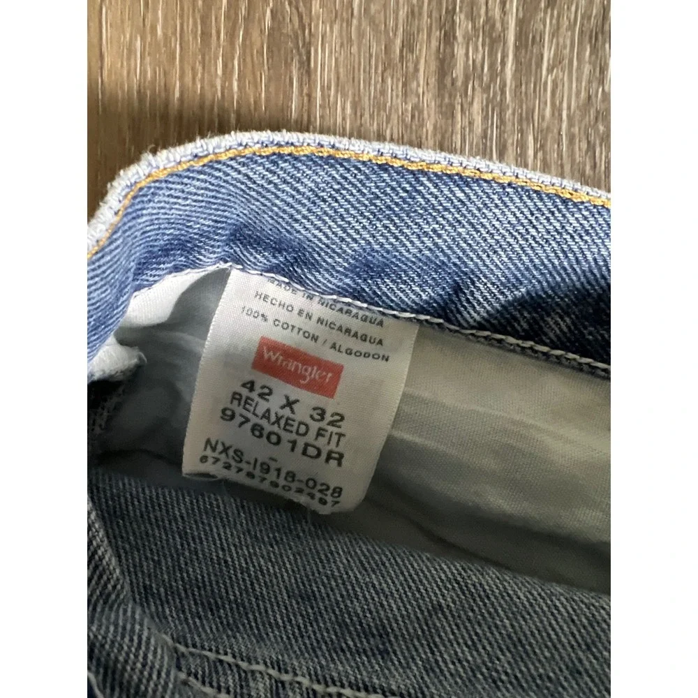 Wrangler Mens Relaxed Fit Medium Wash Blue‎ Denim Jeans 42x32 97601DR